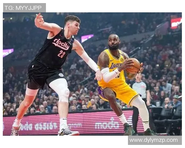 湖人对阵开拓者最新比分更新及比赛精彩瞬间回顾