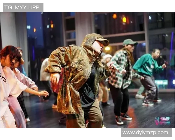 成都街舞队状态引发热议舞者们的表现与团队默契成焦点 成都街舞队状态引发热议舞者们的表现与团队默契成焦点