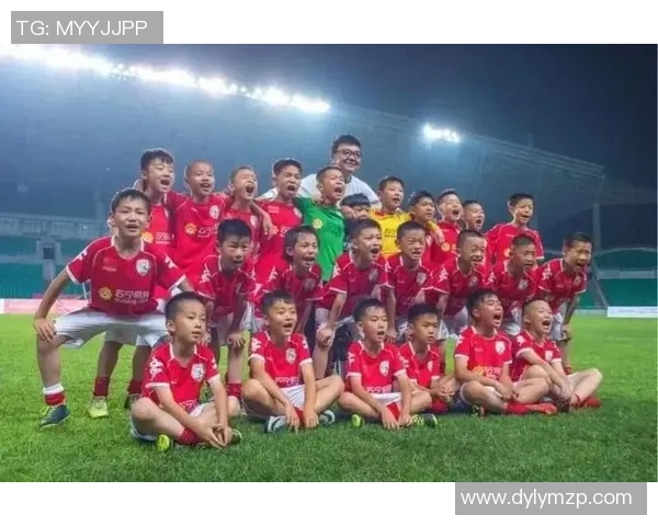 中国小朋友与足球明星亲密互动的精彩瞬间分享