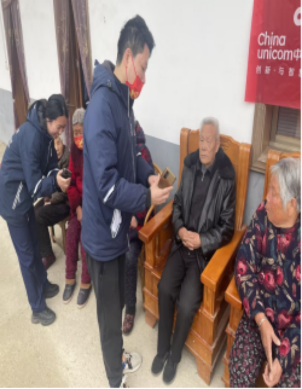 开云电子官方网站邓州联通“聪慧助老”：温情逾越数字鸿沟 筑牢防诈宁静碉堡(图2)